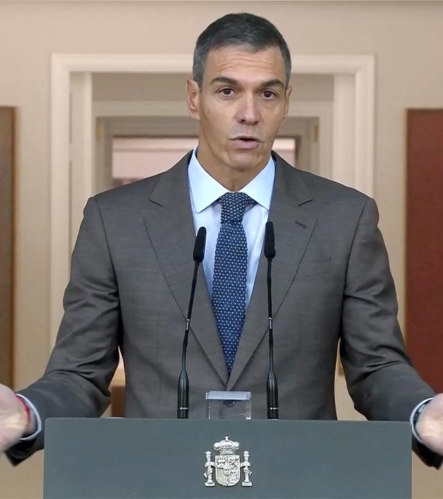Der bisherige Ministerpräsident Sanchez rief Neuwahlen für den 29. November aus.