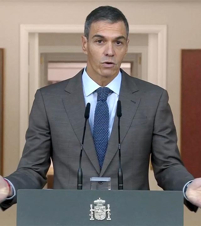 Der spanische Ministerpräsident Pedro Sánchez kündigt am 5. Oktober 2026 im Moncloa-Palast in Madrid vorgezogene Neuwahlen an.