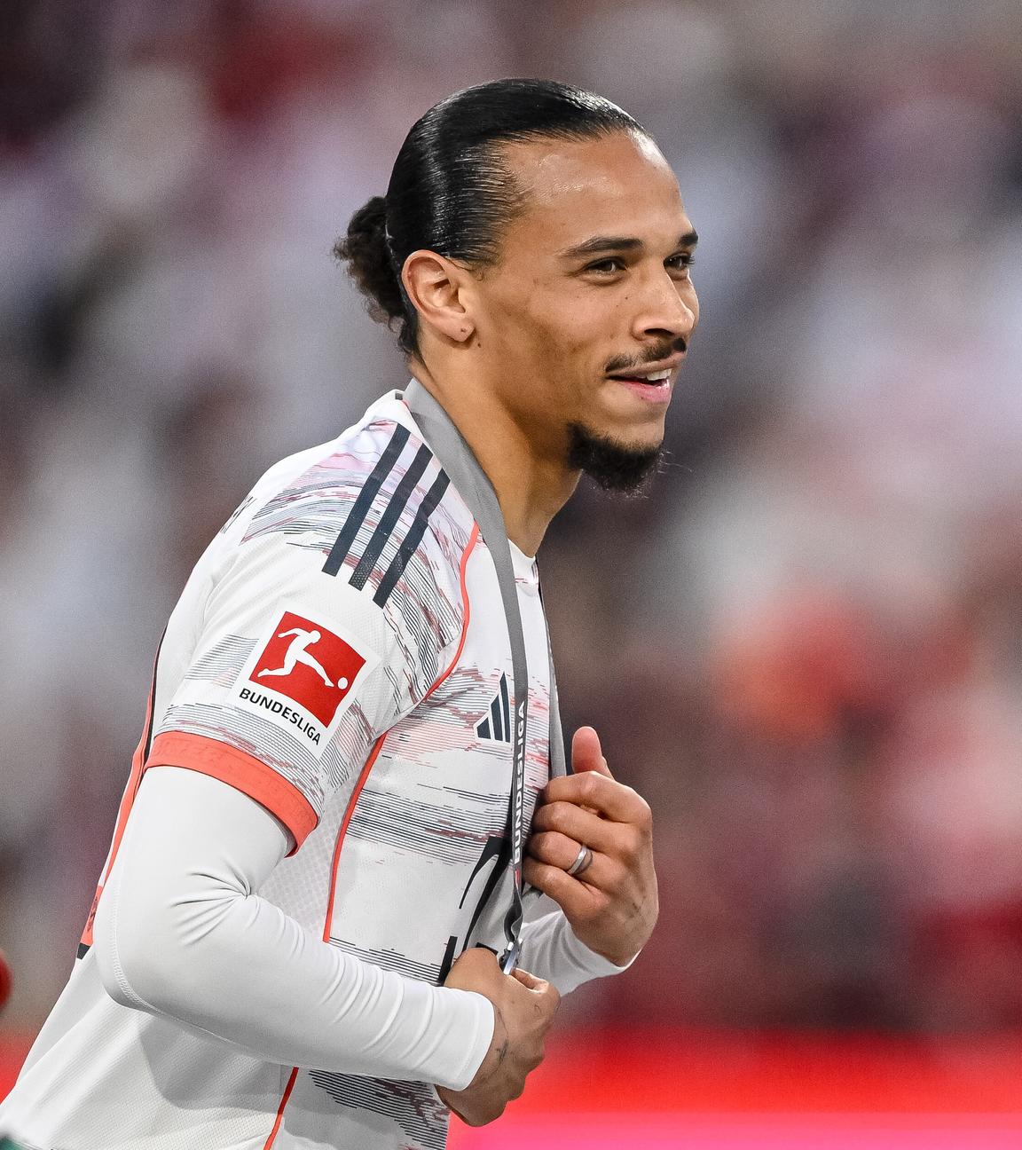 Leroy Sane bei der Meisterfeier des FC Bayern München nach dem Heimspiel gegen Borussia Mönchengladbach