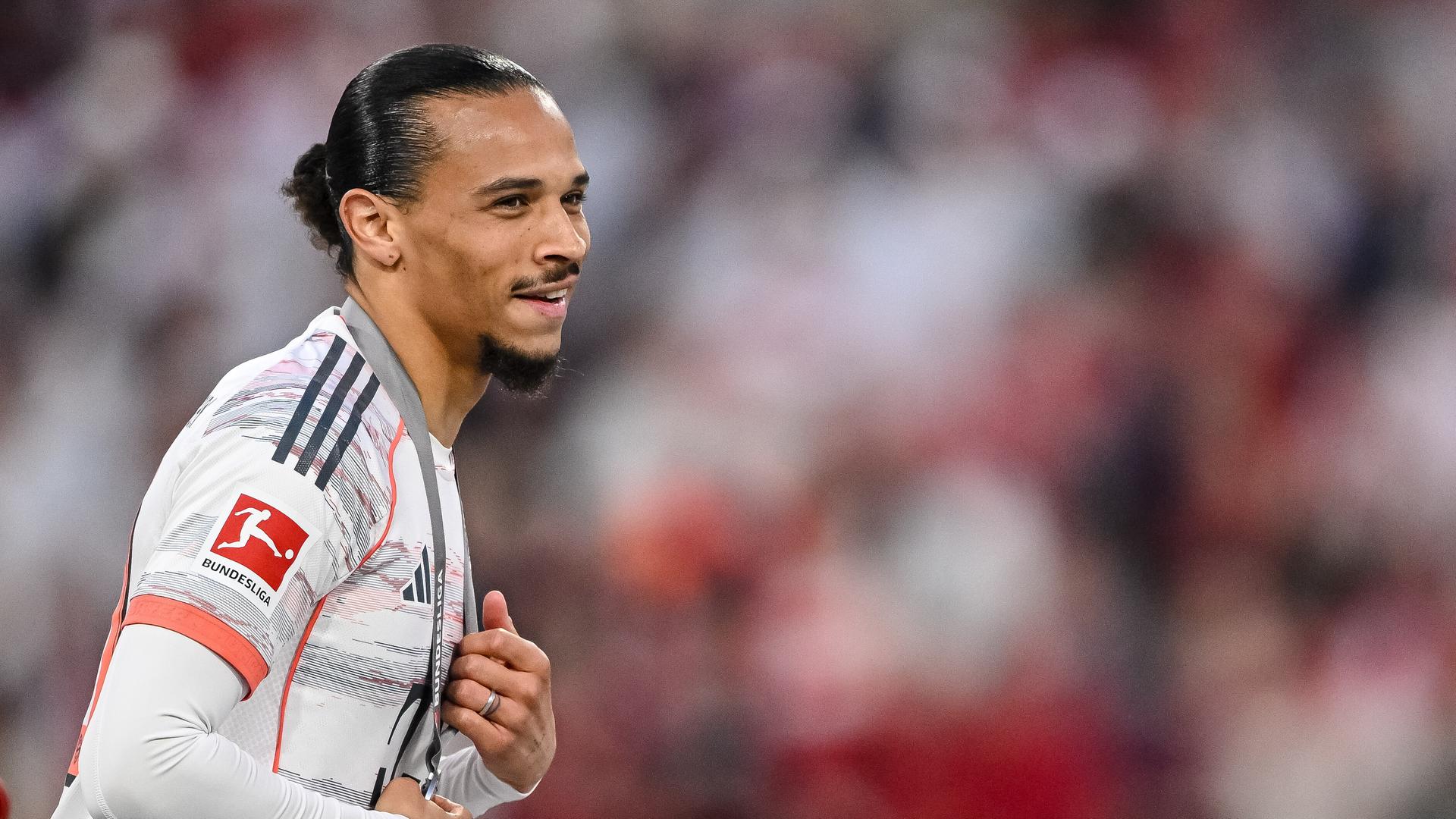 Leroy Sane bei der Meisterfeier des FC Bayern München nach dem Heimspiel gegen Borussia Mönchengladbach