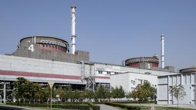 Der Blick zeigt den 4. und den 5. Block des Atomkraftwerks Saporischschja, aufgenommen am 23.08.2022