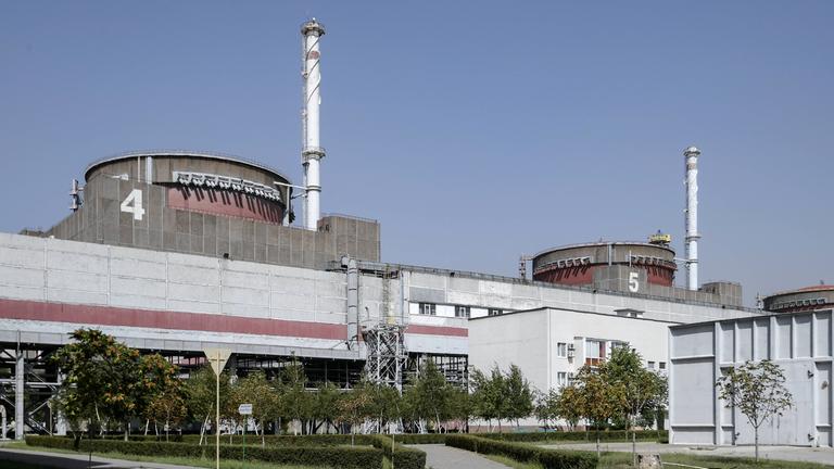 Der Blick zeigt den 4. und den 5. Block des Atomkraftwerks Saporischschja, aufgenommen am 23.08.2022