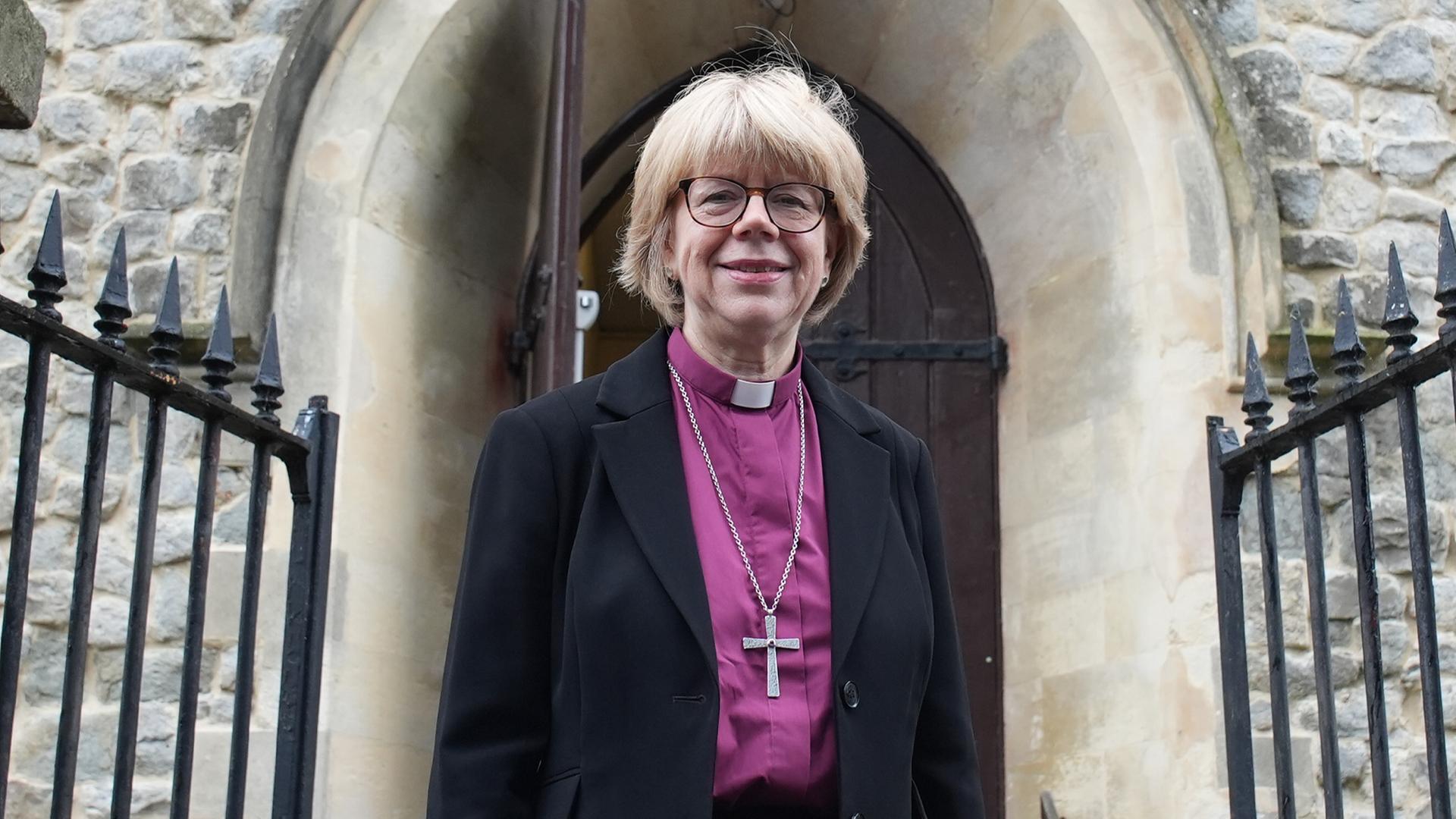 Sarah Mullally besucht All Saints Church in Canterbury vor ihrer Ernennung zur ersten Erzbischöfin von Canterbury am 3. Oktober 2025.