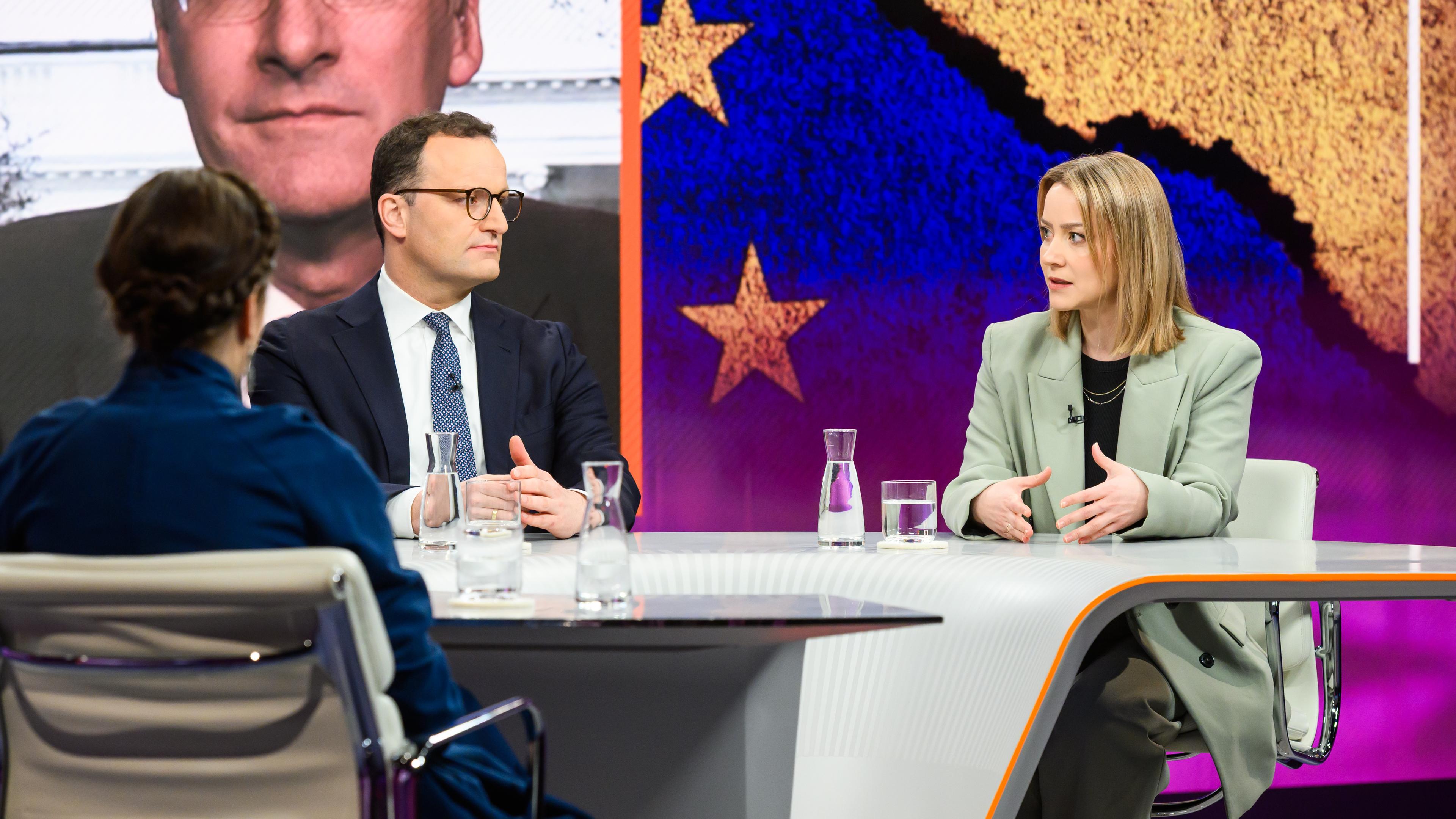  Sarah Pagung bei Maybrit Illner