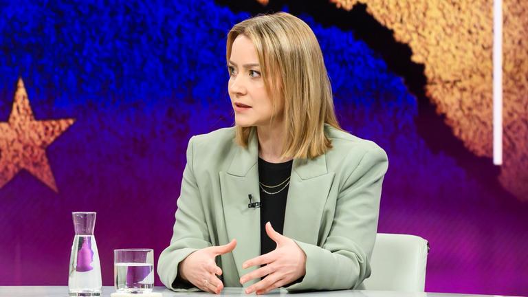  Sarah Pagung bei Maybrit Illner