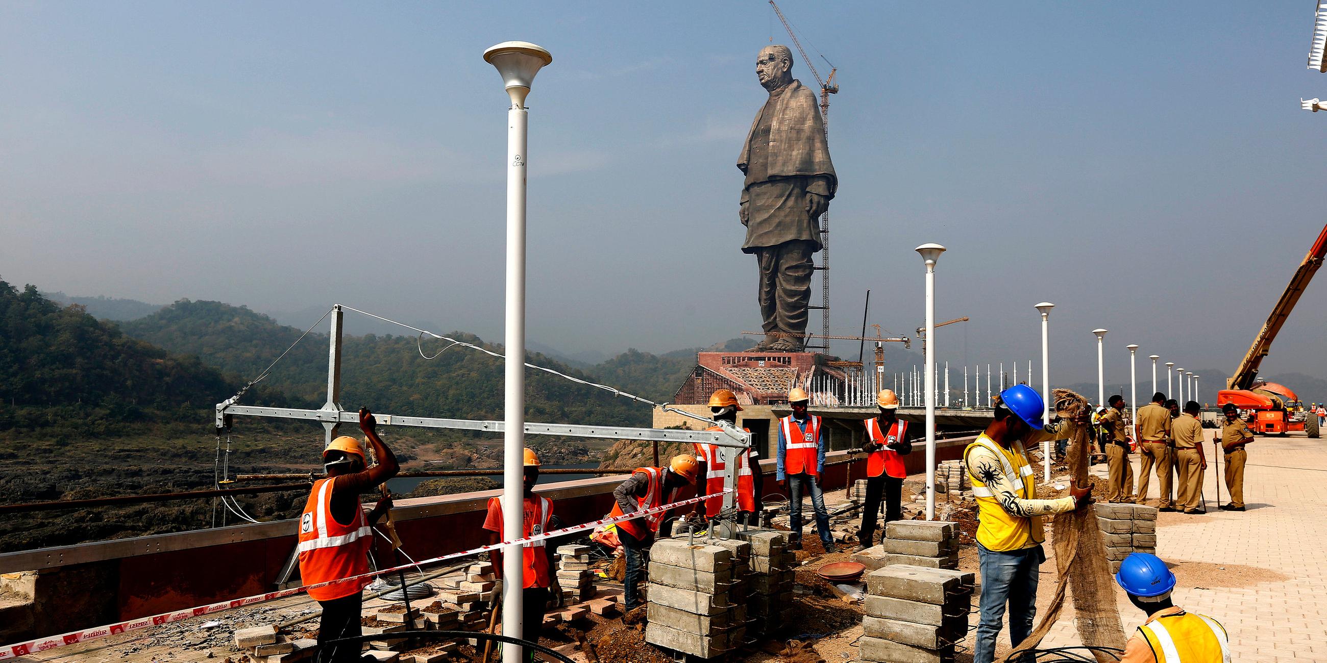 Statue ist 182 Meter hoch