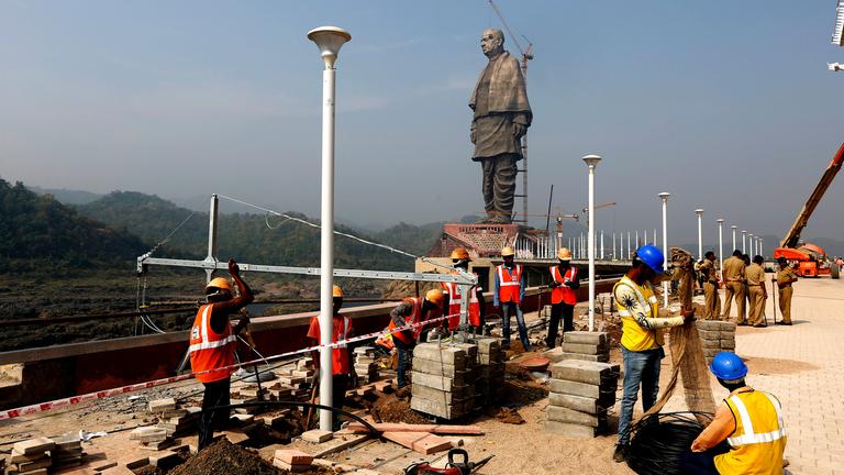 Statue ist 182 Meter hoch
