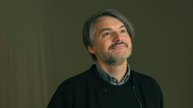 Autor Saša Stanišić im Porträt (2024)