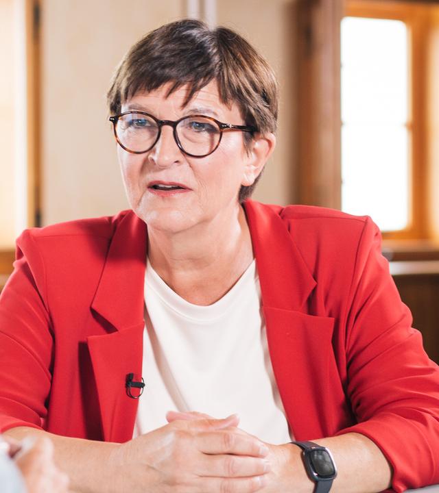 "Berlin direkt - Sommerinterview - Sendung vom 18.08.2024": Wulf Schmiese und Saskia Esken im Gespräch.