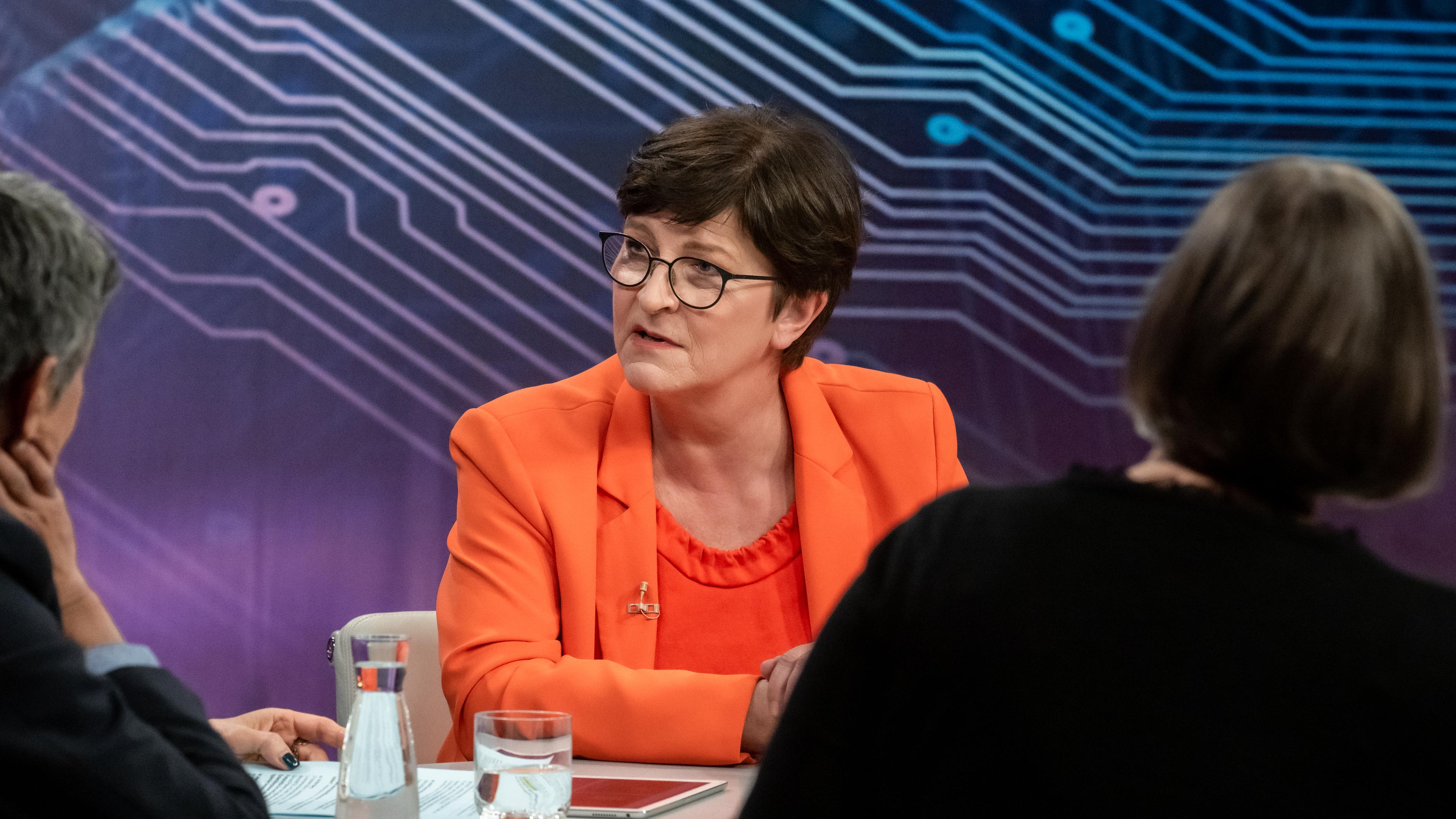 Saskia Esken bei Maybrit Illner