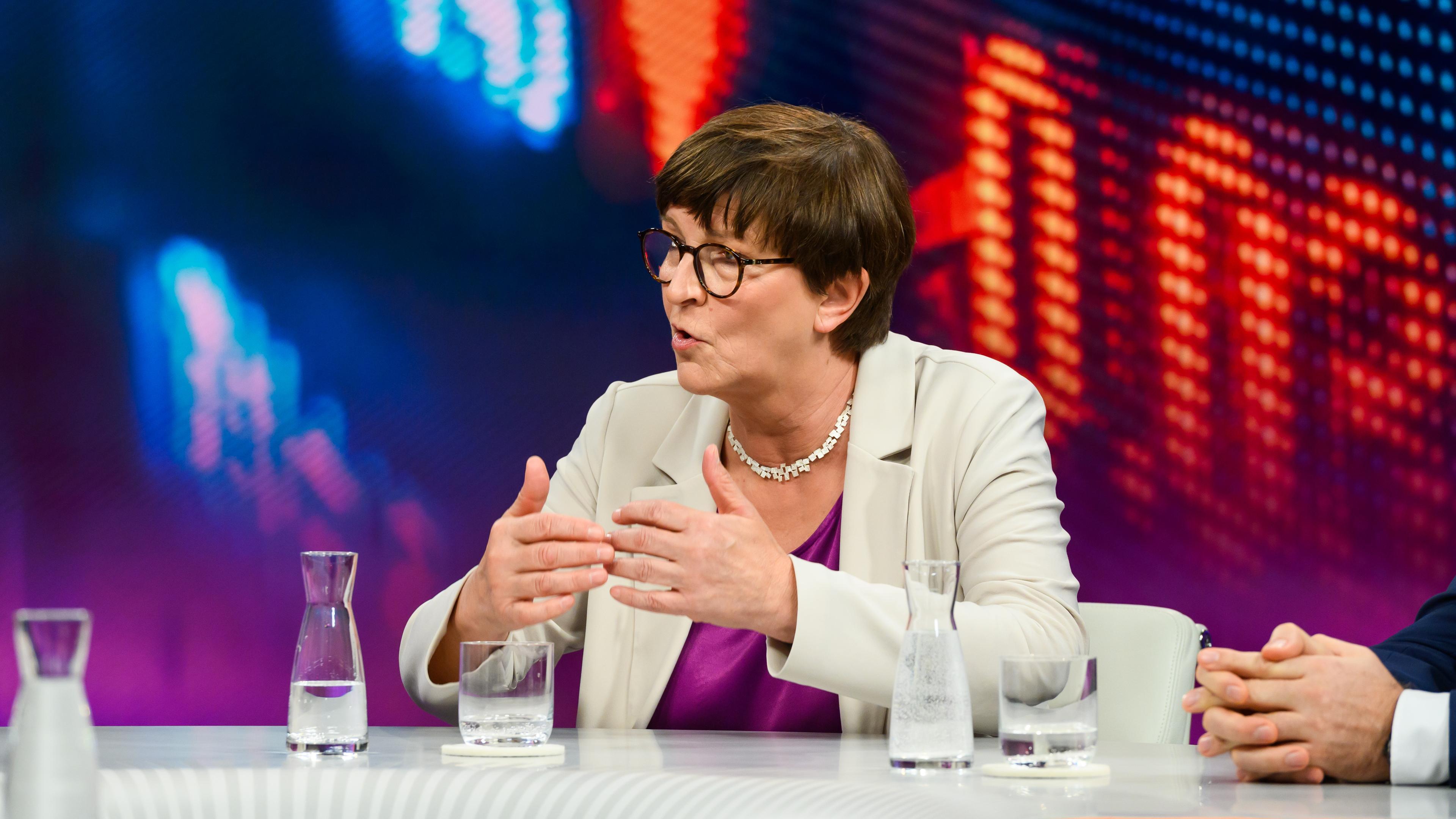 Saskia Esken bei "maybrit illner"