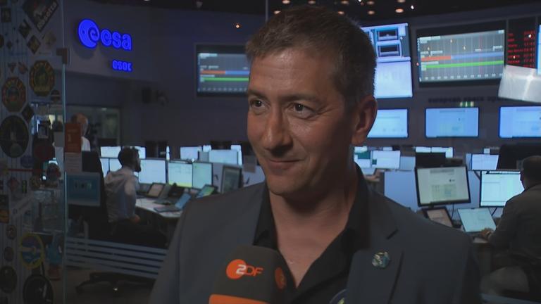 Wisschenaftler der ESA im Raumfahrtzentrum