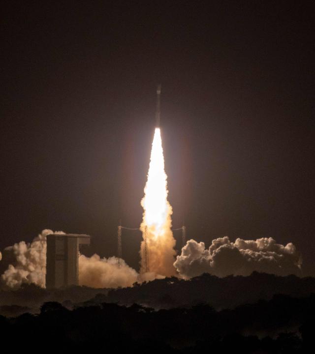 Die europäische Vega-C-Rakete startet mit dem SMILE-Satelliten vom Raumfahrtzentrum Kourou in Französisch-Guayana.