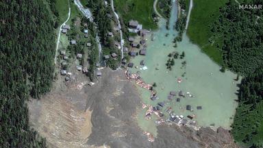  Dieses von Maxar Technologies zur Verfügung gestellte Satellitenbild zeigt das Dorf Blatten in der Schweiz am 29. 5. 2025, nachdem es durch eine Schlammlawine zerstört wurde und sich ein See gebildet hat. 
