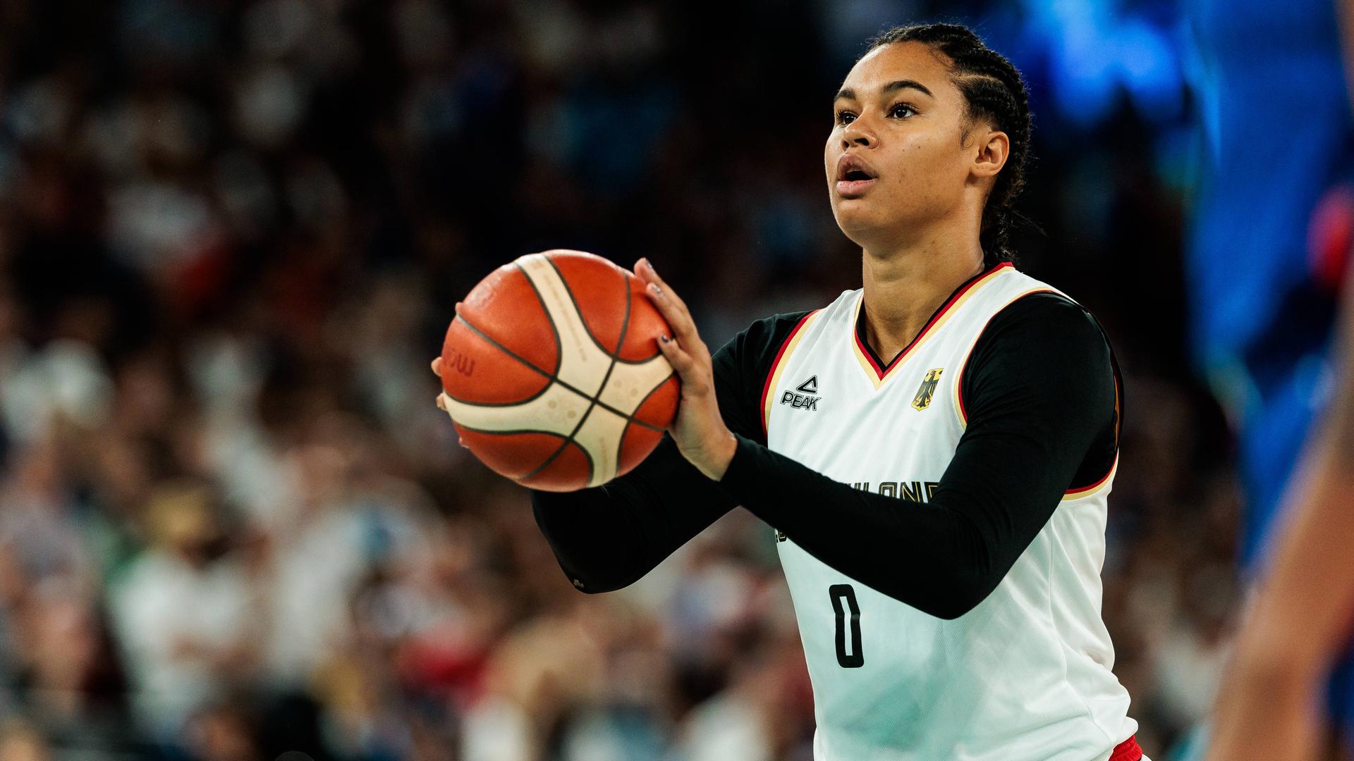 Satou Sabally beim Freiwurf