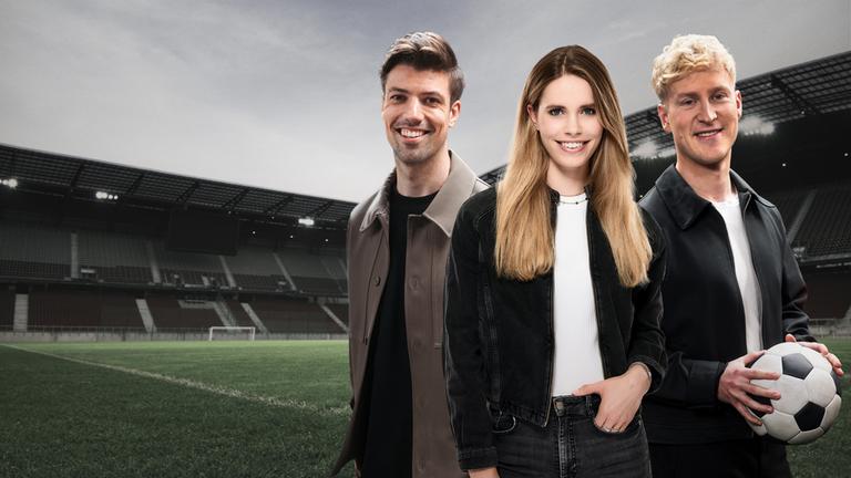 Bolzplatz - Sportjournalisten Lili Engels, Marvin Kirsch (r.) und Janosch Bárhó (l.)