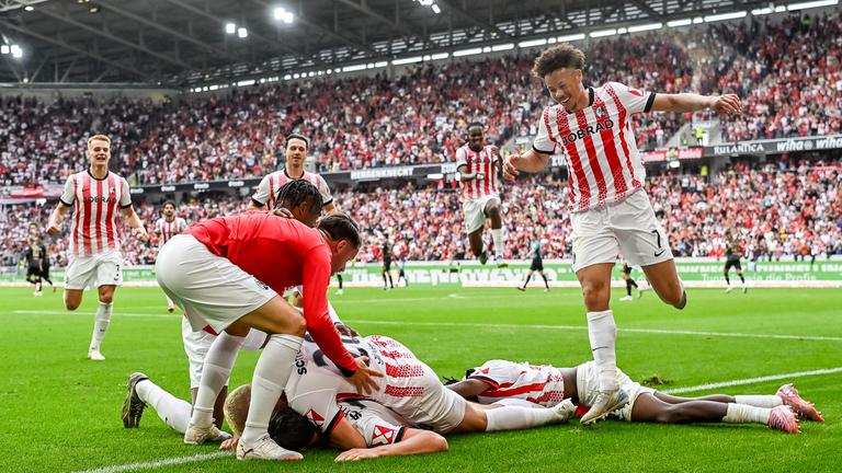 Spieler des SC Freiburg jubeln