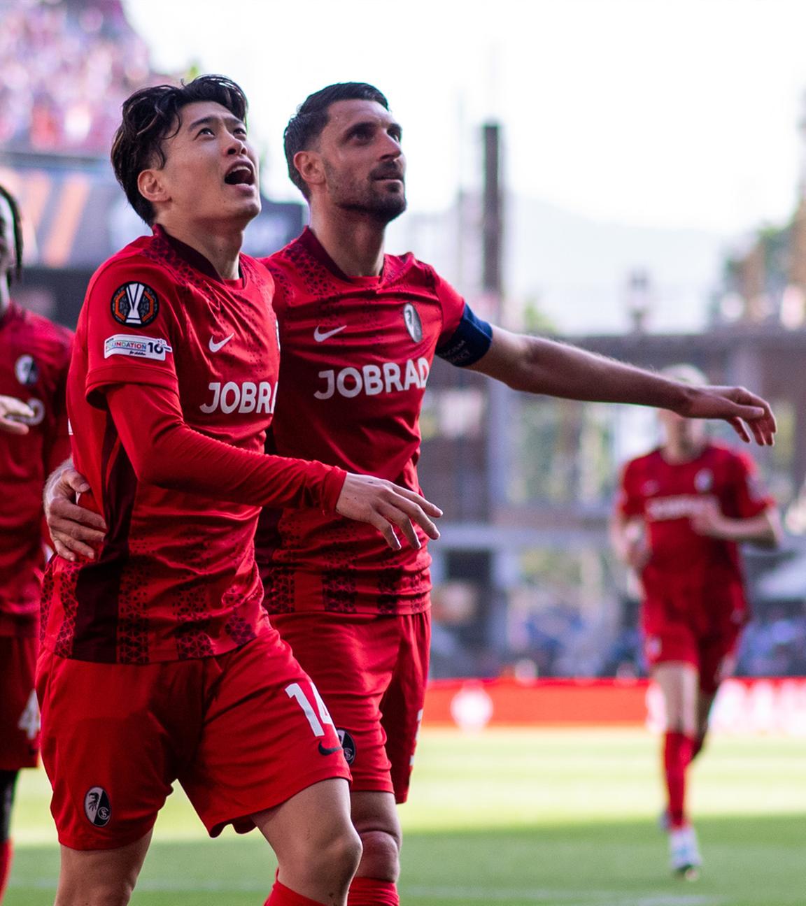 Freiburgs Yuito Suzuki feiert sein Tor zum 0:2. 