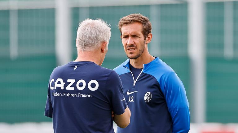 SC Freiburg, Trainer und Julian Schuster SC Freiburg, Verbindungs-Trainer - Achiv - RECORD DATE NOT STATED - Bundesliga - Herren, Fussball, Profisport Freiburg im Breisgau Europa-Park Stadion Baden-Wuerttemberg Deutschland *** Christian Streich SC Freiburg,