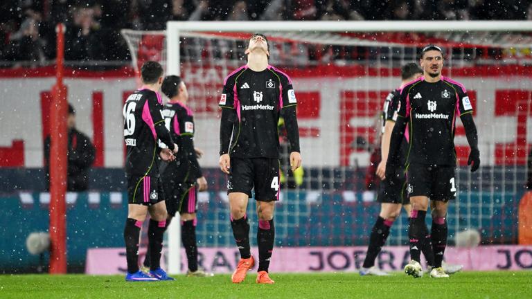 Luka Vuskovic (HSV) nach dem 1:2-Gegentor.