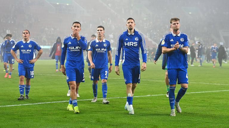 Schalker Spieler nach dem Spiel gegen den FC Augsburg