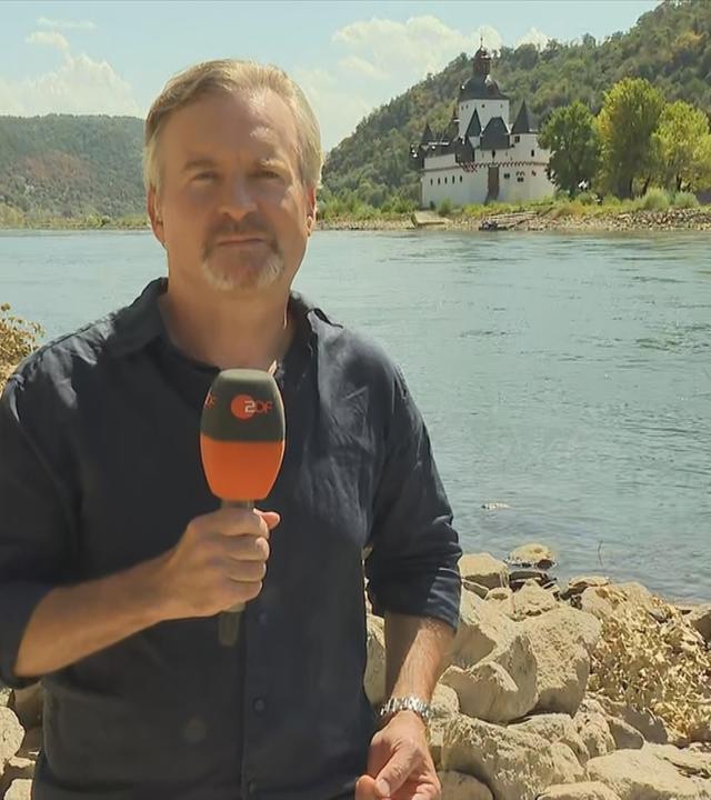 ZDF-Korrespondent Christopher Heinze in Kaub am Rhein