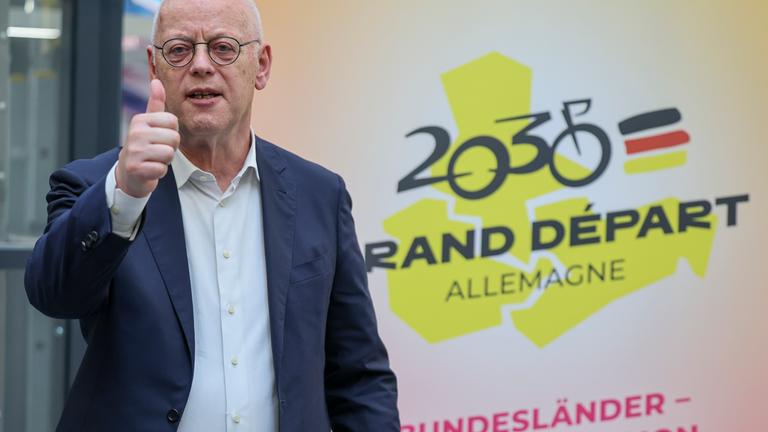 Rudolf Scharping in Leipzig bei der Präsentation des Projekts "Tour de France 2023 in Deutschland"