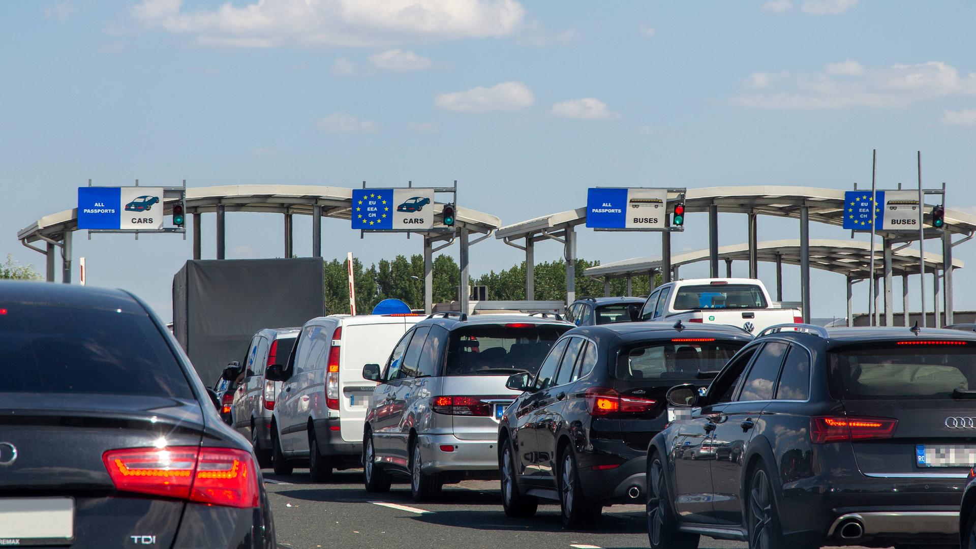 Stau aufgrund von Kontrollen an der Grenze zwischen Ungarn und Rumänien