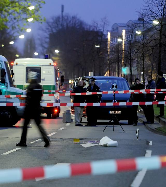 Abgesperrte Strasse in Schöneberg nach Schießerei