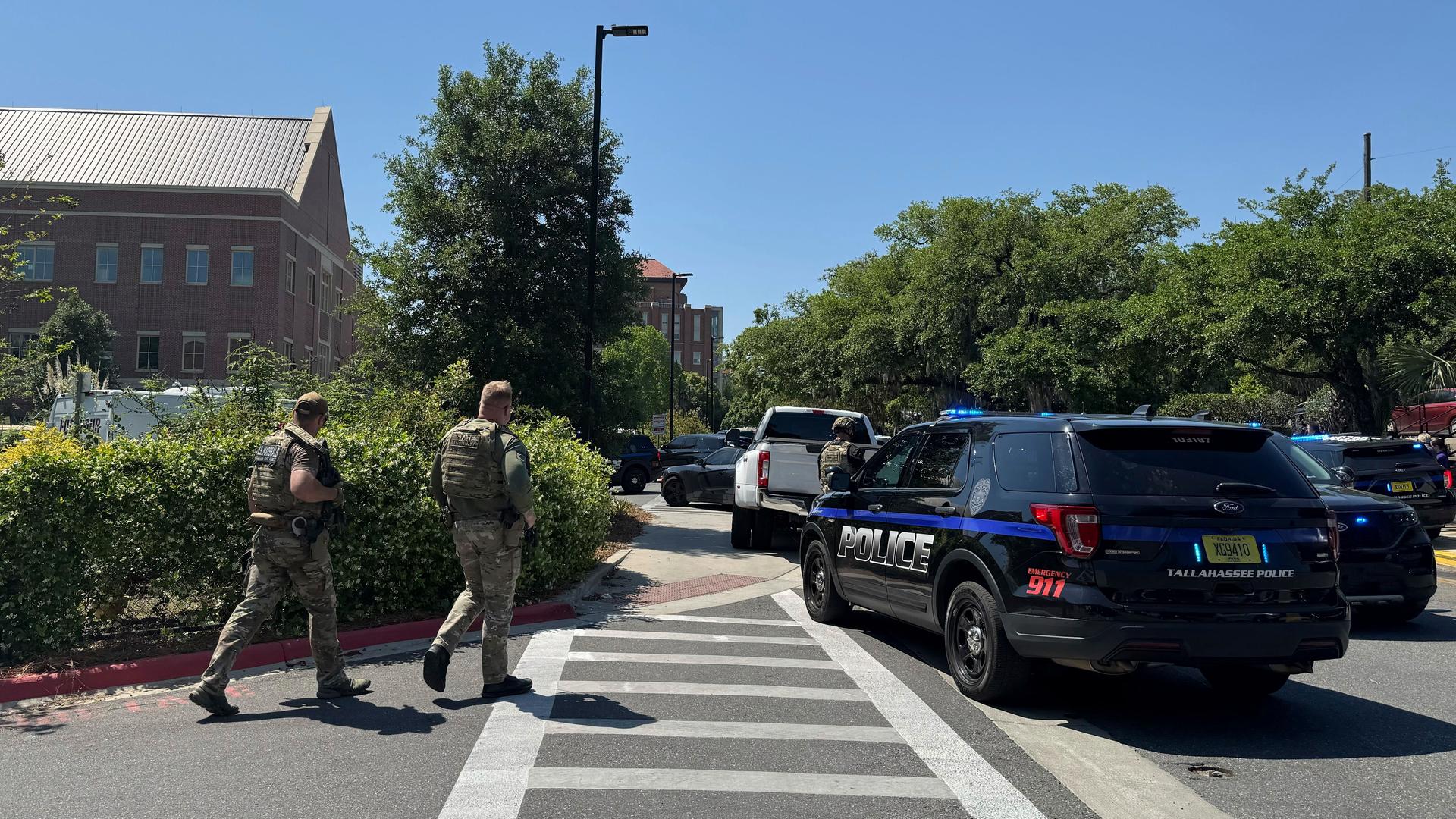 Polizisten im Einsatz auf dem Campus der Florida State University.