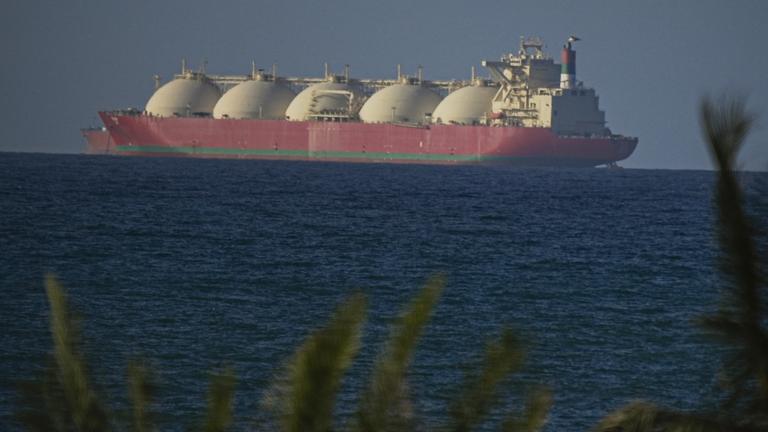 Schiffe passierten gestern die Straße von Hormus nach dem Waffenstillstand zwischen den USA und dem Iran