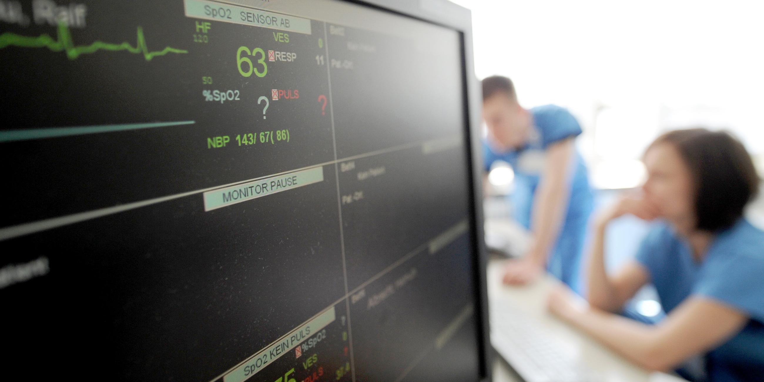 Bildschirm zeigt die Aktivität eines Patienten auf einer Schlaganfallstation an