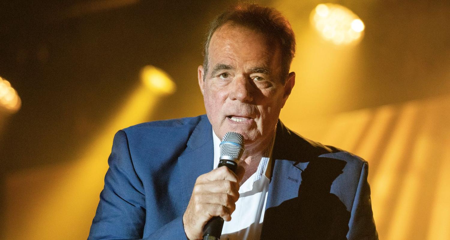 Kurz vor seinem 70. Geburtstag muss der einstige Kinderstar Hein Simons, genannt "Heintje", seine Konzerte aufgrund von schweren Hörproblemen absagen.