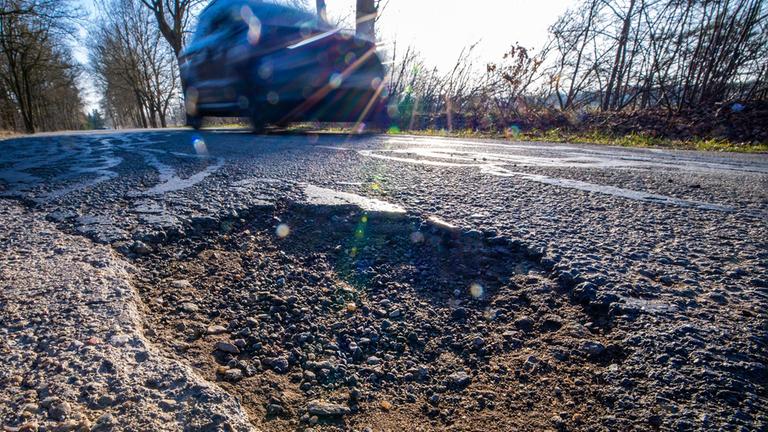 Schlaglöcher machen Straßen unsicher 
