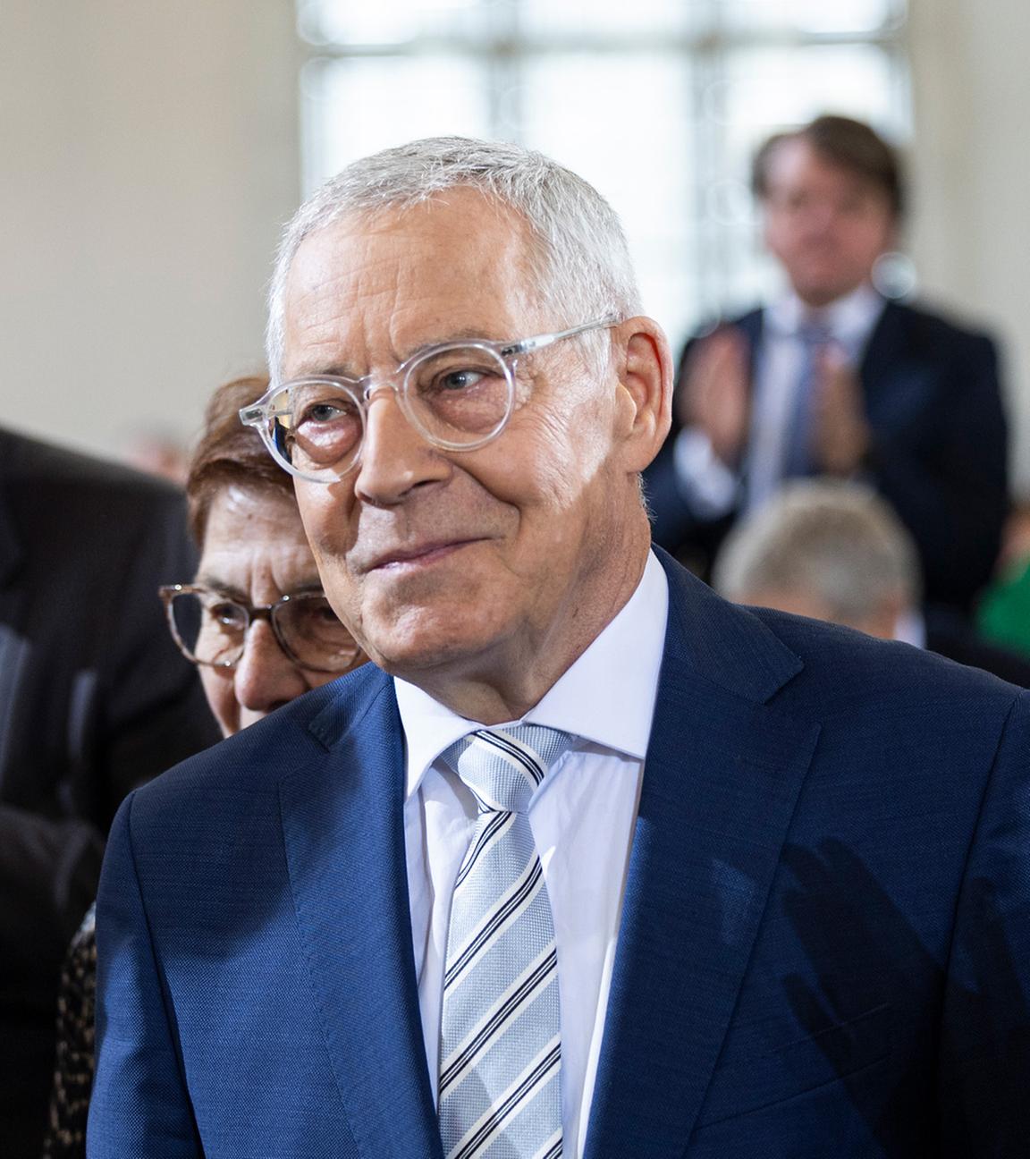 Historiker und Publizist Karl Schlögel kommt zur übergabe des Friedenspreises in der Paulskirche in Frankfurt am Main. 