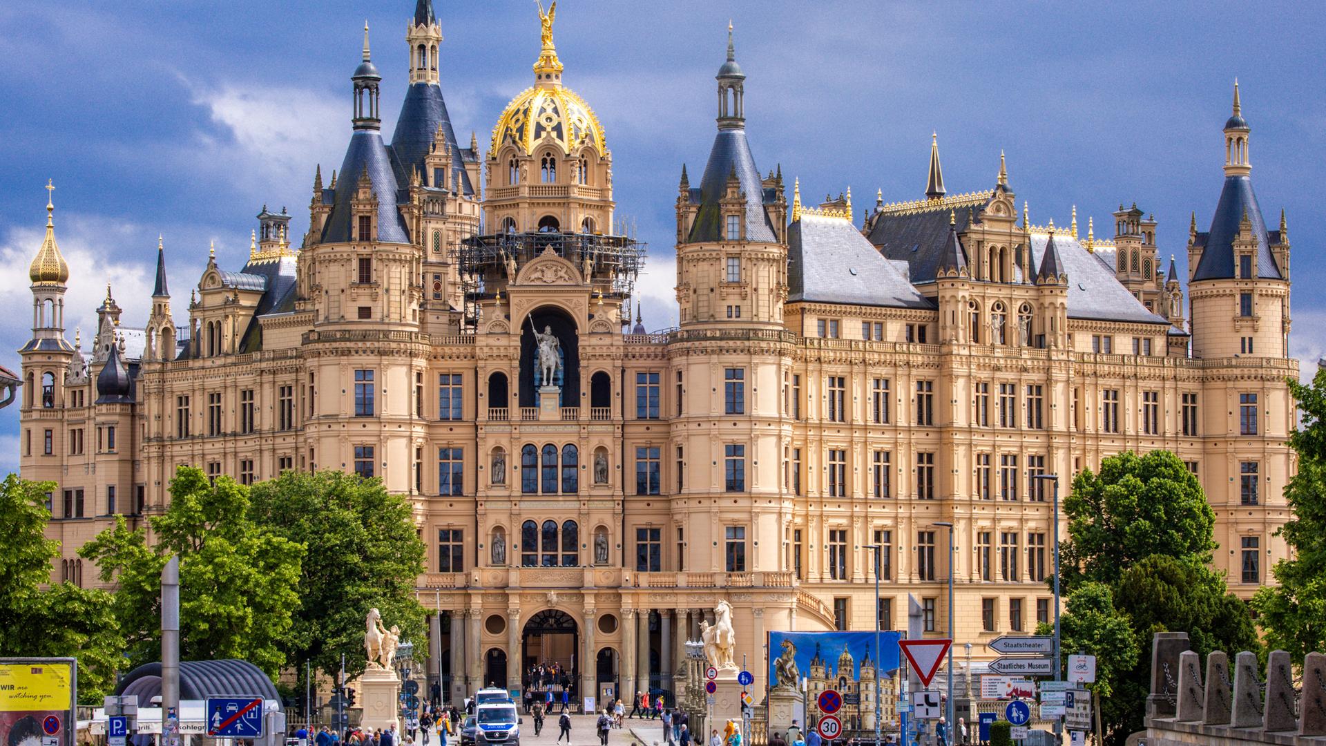 Schweriner Schloss mit Landtag