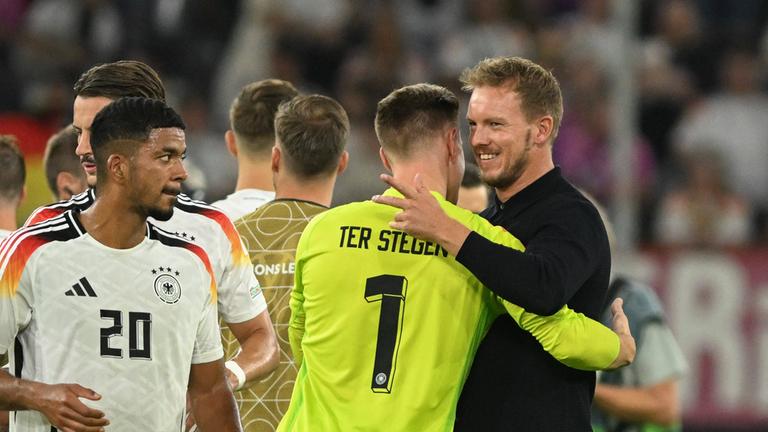 Schlußjubel Marc-Andre ter Stegen und Julian Nagelsmann