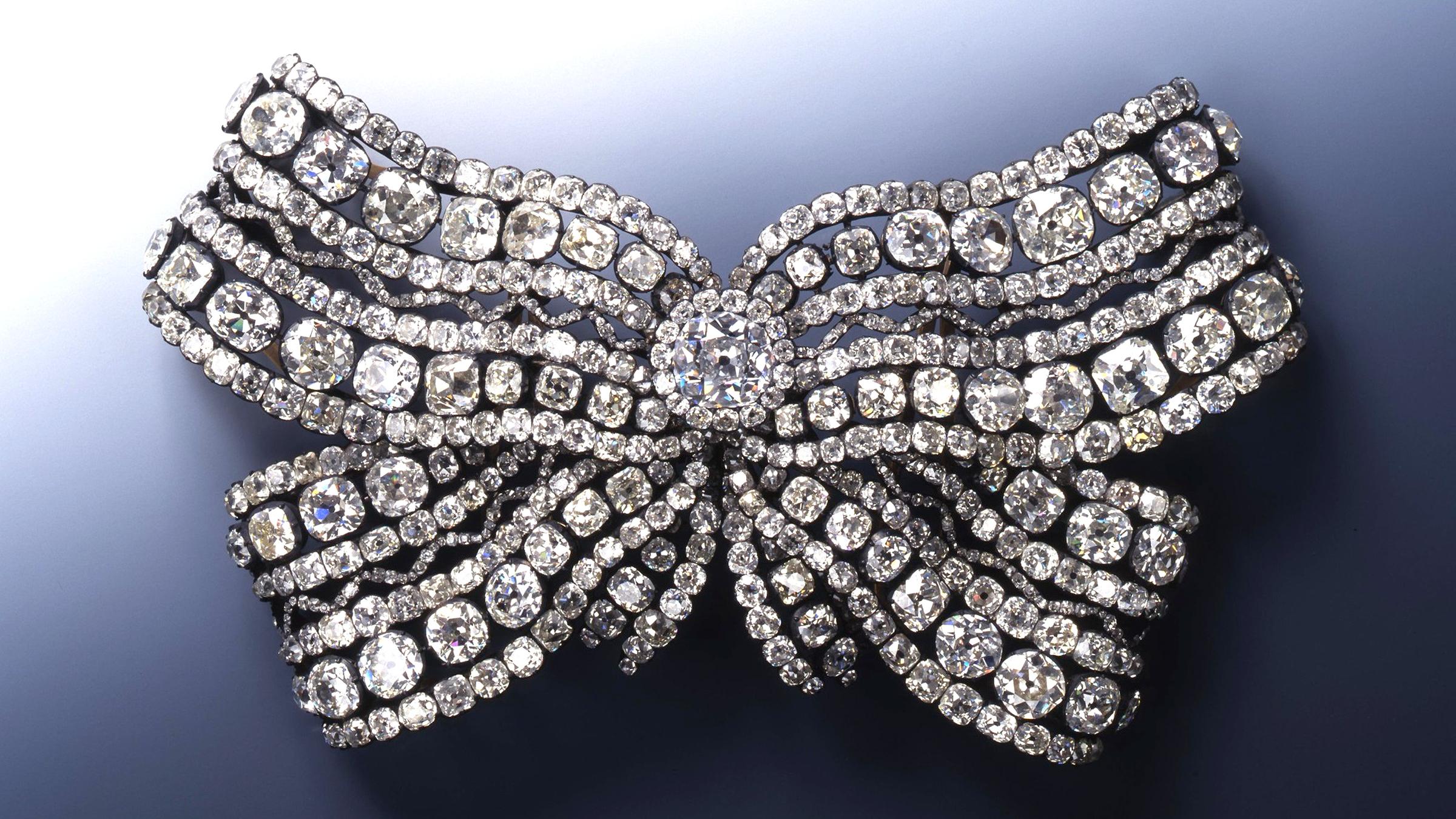 Große Brustschleife aus der Sammlung der Schatzkammer des Grünen Gewölbes.