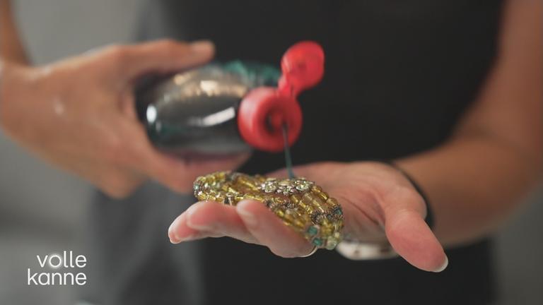 Schmuck mit Hausmitteln reinigen 