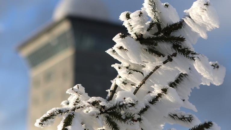 Schnee auf dem Brocken in Sachsen-Anhalt.