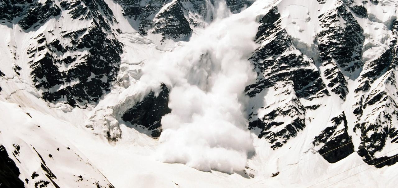 Nahaufnahme einer Schneelawine. (Archiv)