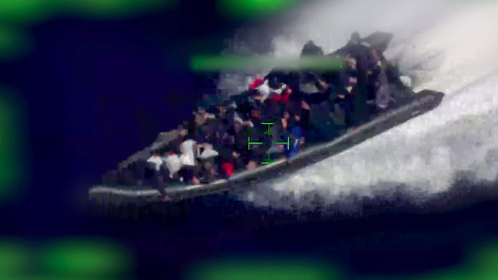 Ein Schnellboot aufgenommen in der Nähe der balearischen Inseln von einem Überwachungsflug der EU-Grenzschutzbehörde Frontex.