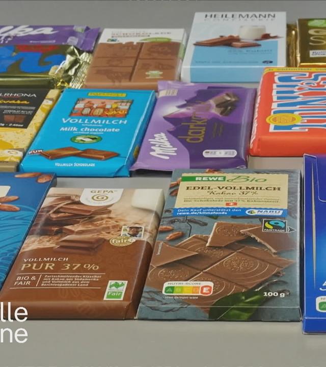 Verschiedene Schokoladentafeln auf einem Tisch