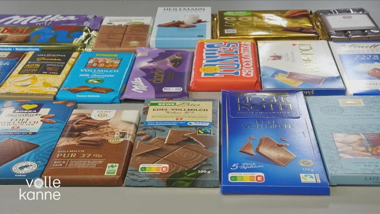 Verschiedene Schokoladentafeln auf einem Tisch