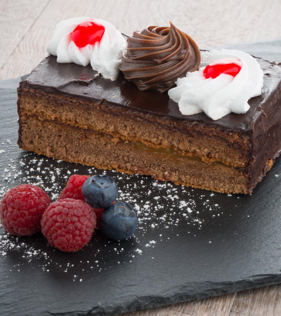 Schokotarte mit Beerensalat