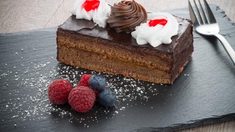 Schokotarte mit Beerensalat