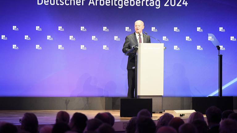 Bundeskanzler Olaf Scholf spricht beim Deutschen Arbeitgebertag 