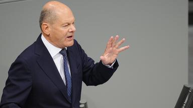 Bundeskanzler Olaf Scholz spricht in der Generaldebatte um den Haushalt 2025.