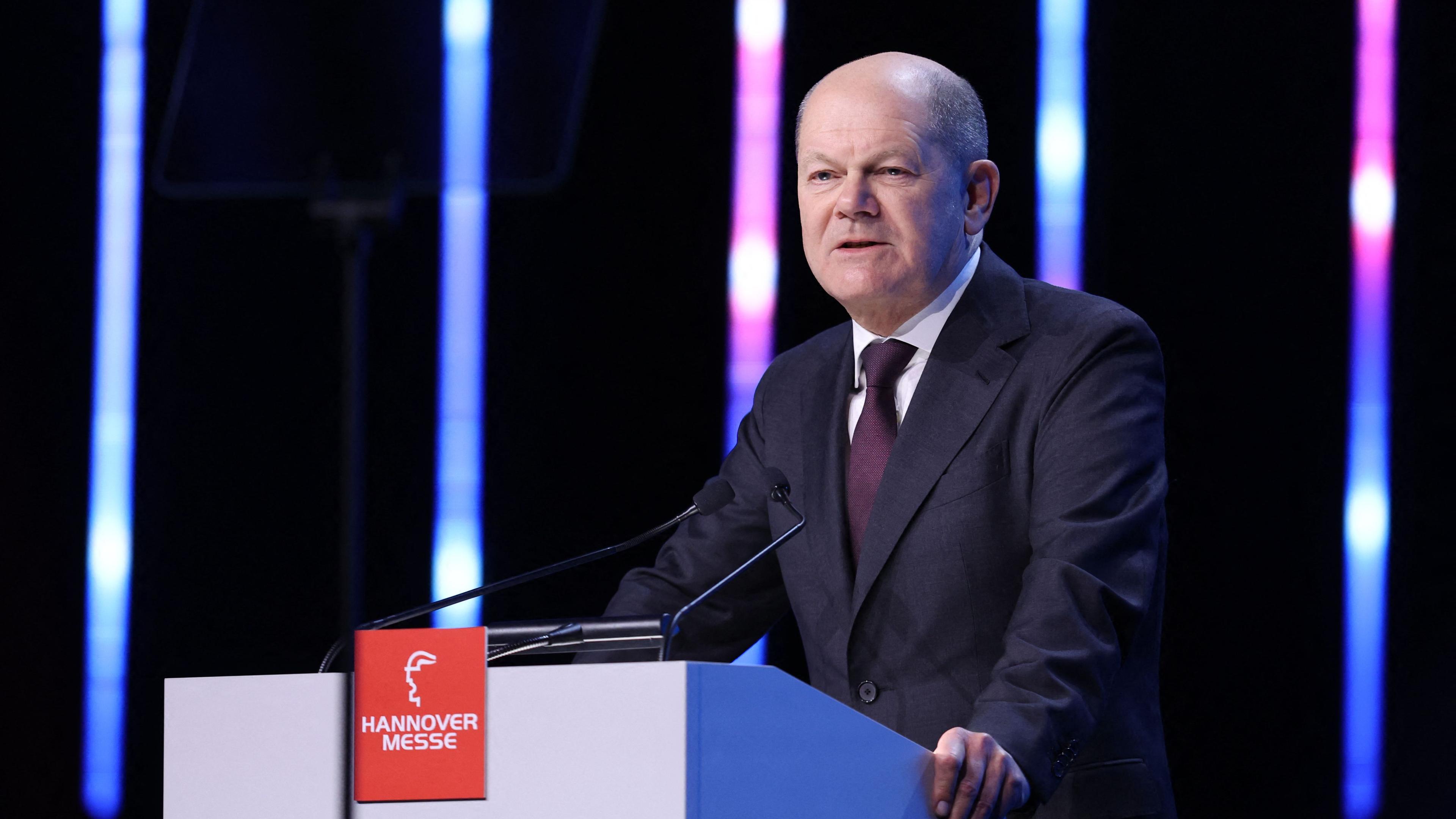 Bundeskanzler Olaf Scholz spricht auf der Hannover Messe.