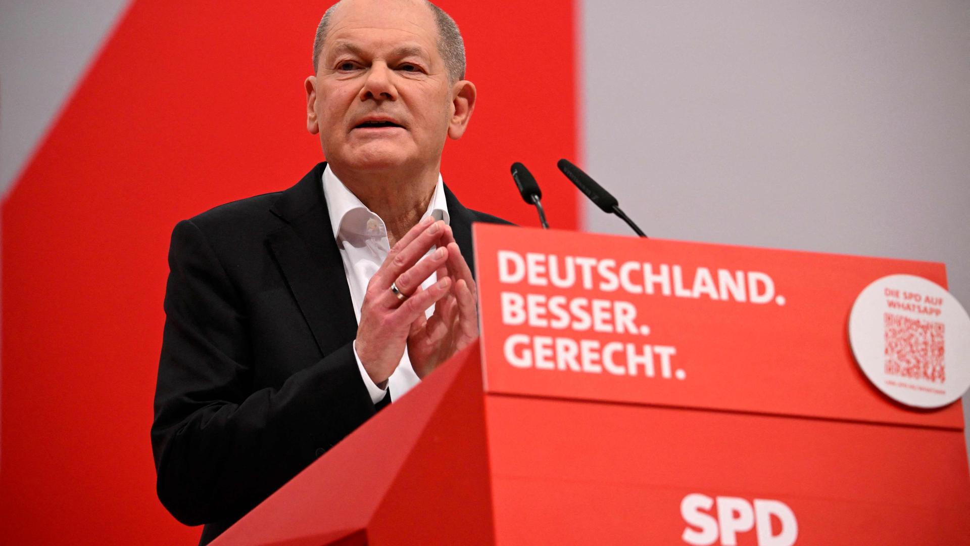 Kanzler Scholz verteidigte seine Haltung im Haushaltsstreit und sagte, es werde kein Abbau des Sozialstaats geben.